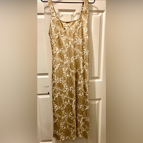 Natori Dresses & Skirts - Natori satin feel slip dress